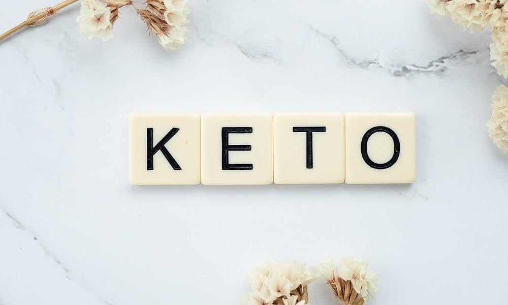 Co to jest dieta ketogeniczna? Zalety i wady popularnej diety odchudzającej