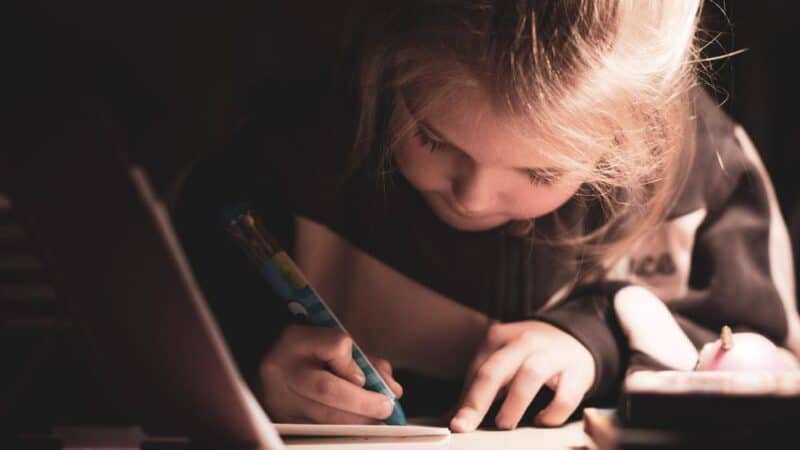 Edukacja domowa a egzaminy zewnętrzne: jak przygotować dziecko do sukcesu?